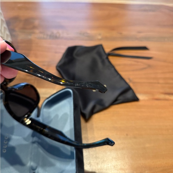 Gucci Women\'s Tortoise Shell Sunglasses main image 5